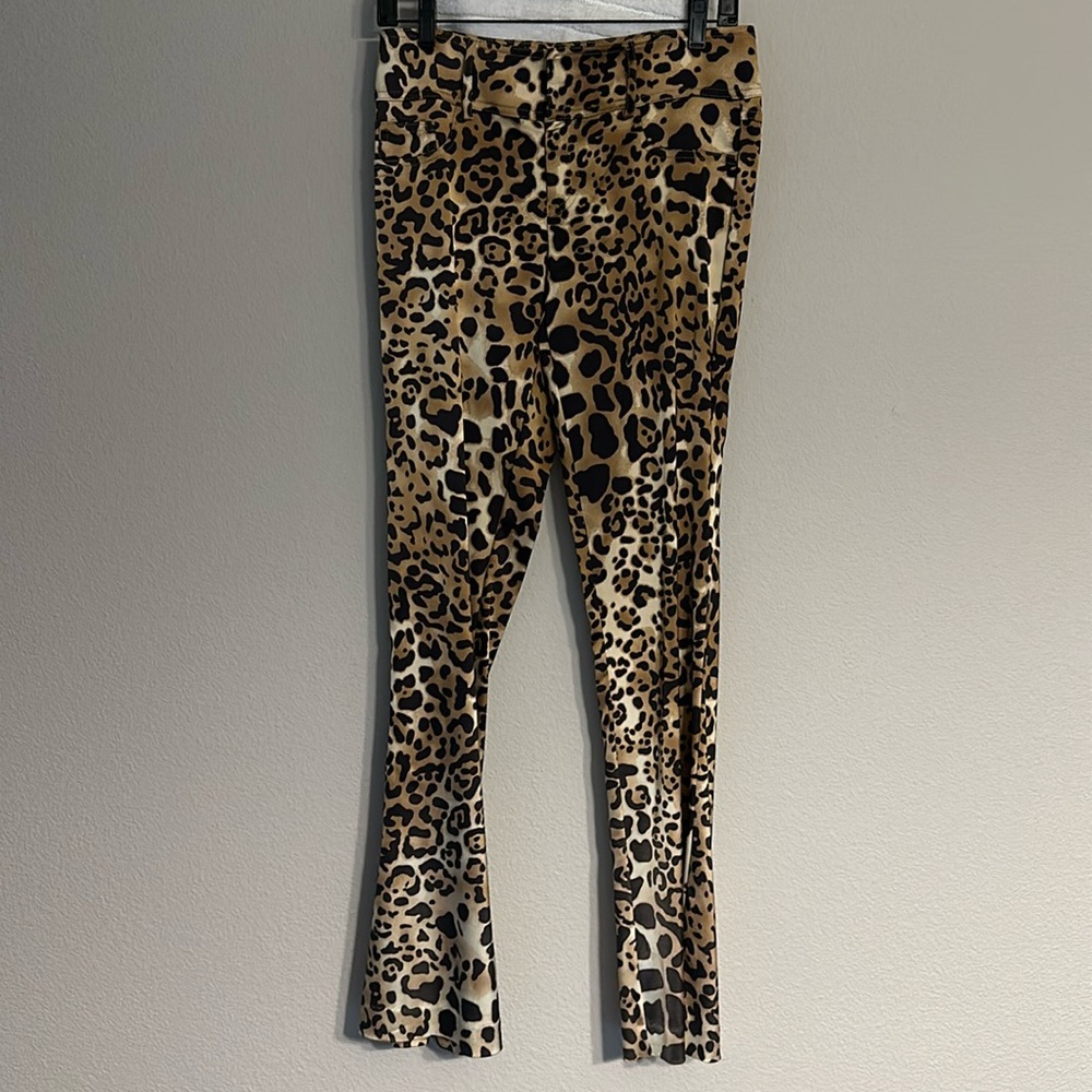CACHE Leopard Print Pants
Size 4 
Smoke free & pet free house 
Don’t fit me.